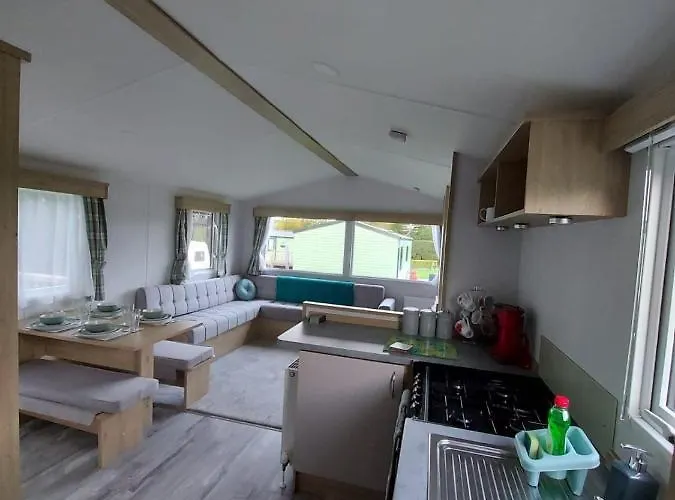 Woofles Luxury Caravan At Lido *