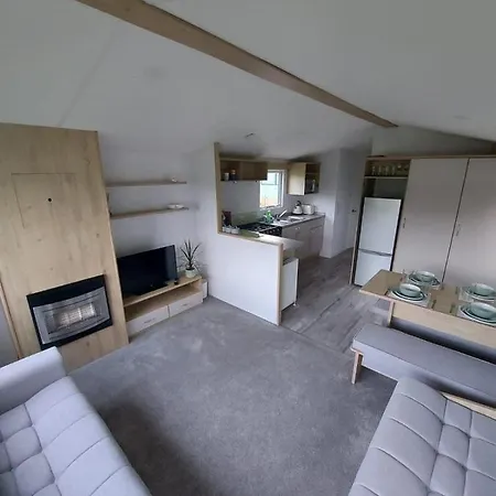 Woofles Luxury Caravan At Lido *