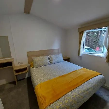 Woofles Luxury Caravan At Lido * Knaresborough