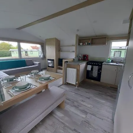 Woofles Luxury Caravan At Lido