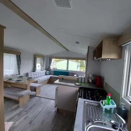 Woofles Luxury Caravan At Lido *