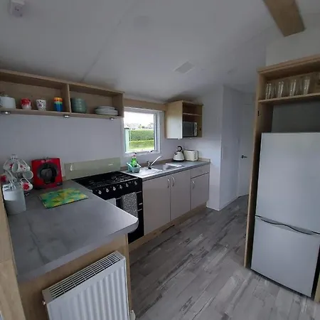 Woofles Luxury Caravan At Lido