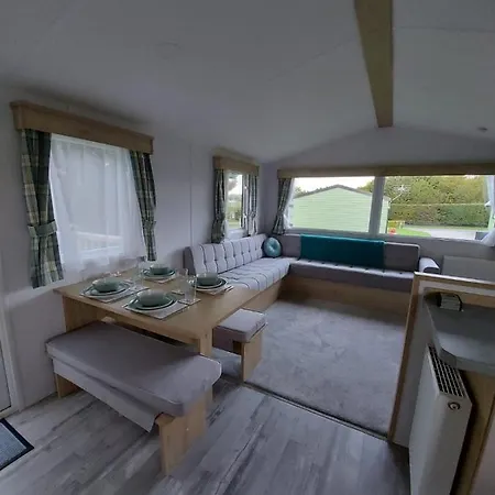 Woofles Luxury Caravan At Lido